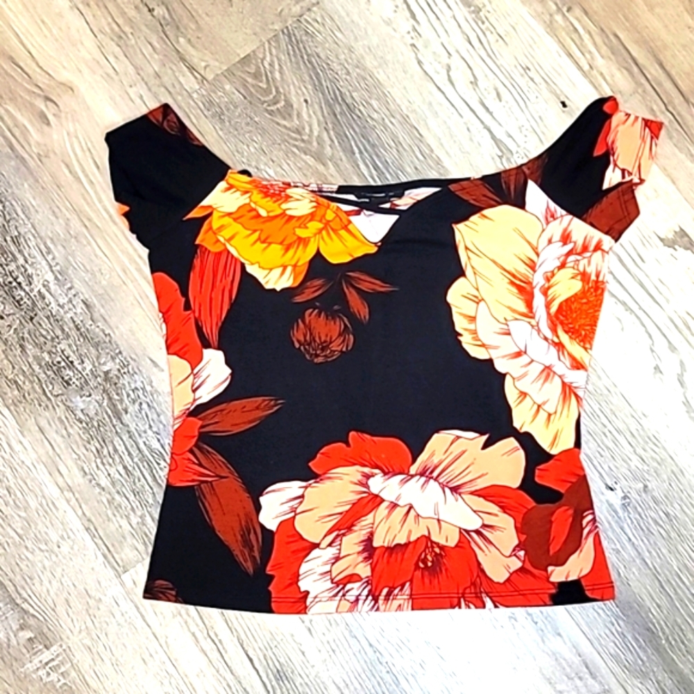 GUESS Off Shoulder Top - Picture 2 of 5